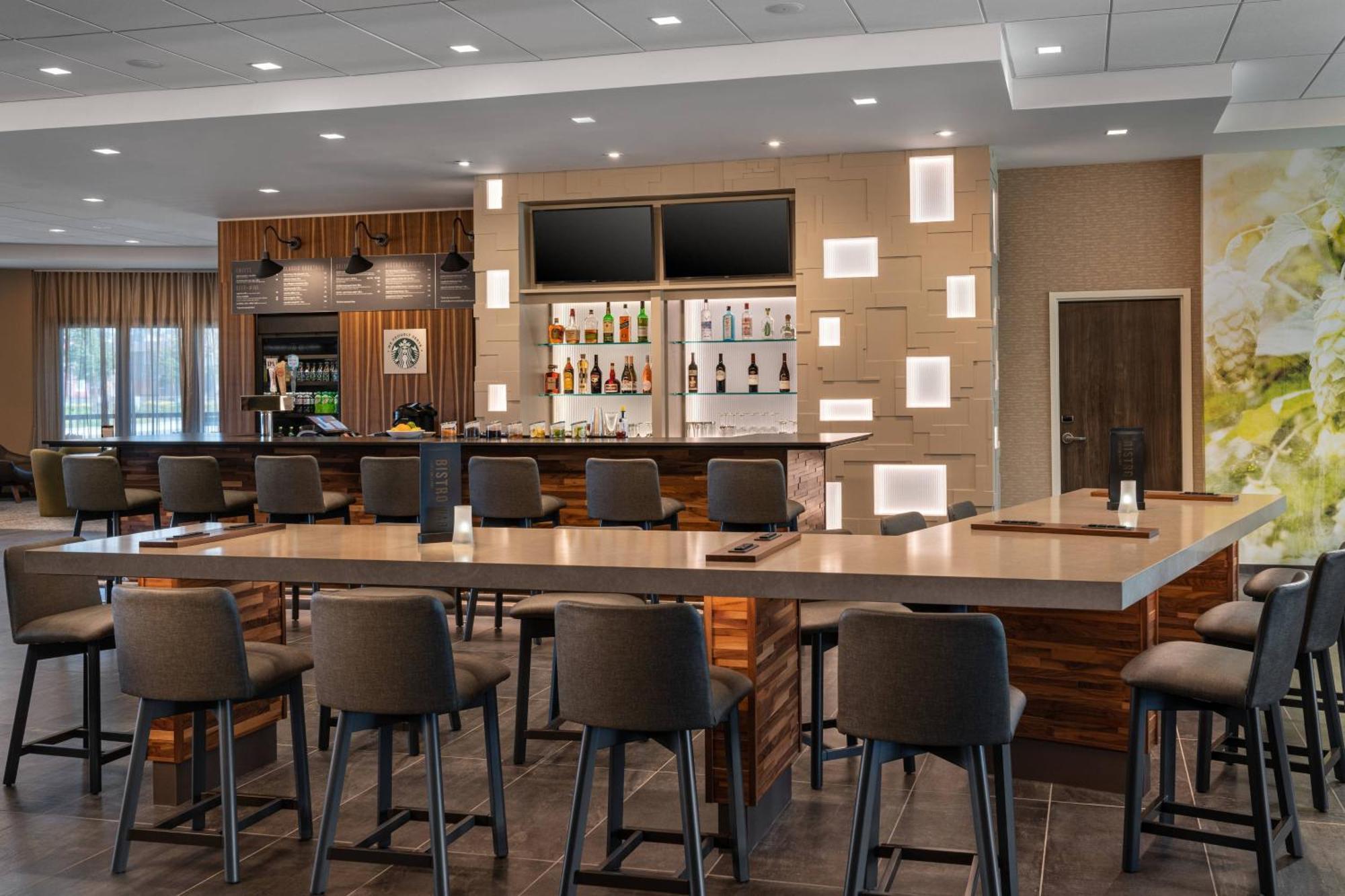 Courtyard By Marriott Sonoma County Hotel