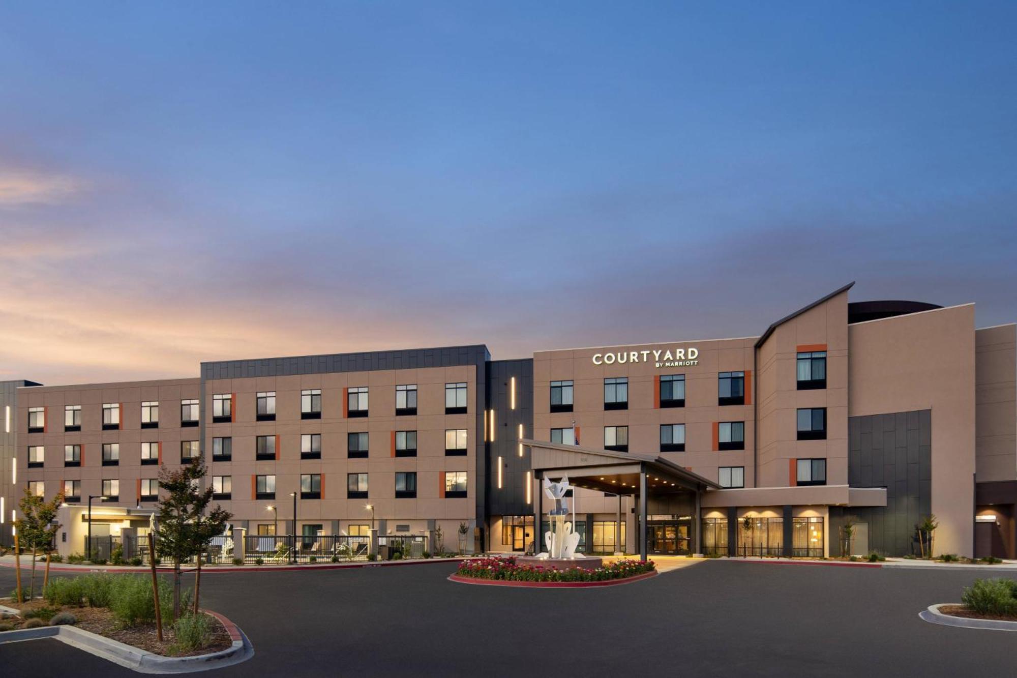 Courtyard By Marriott Sonoma County